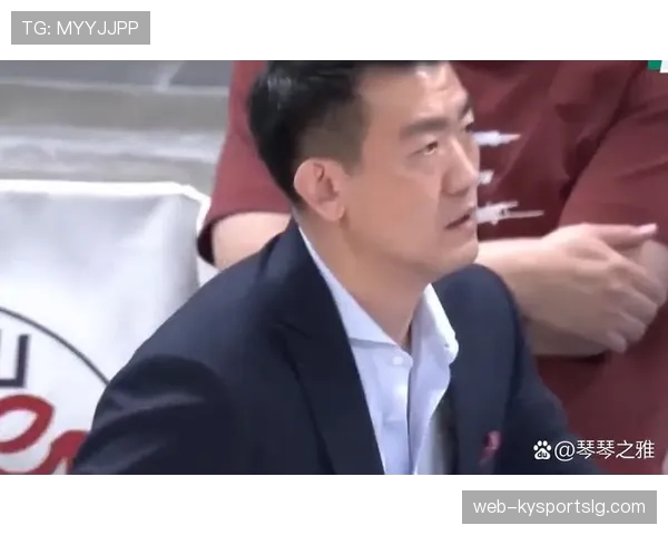 孙铭徽赛后直接去路边小摊吃碗面，场上高冷下场那股邻家大叔感把我懵了