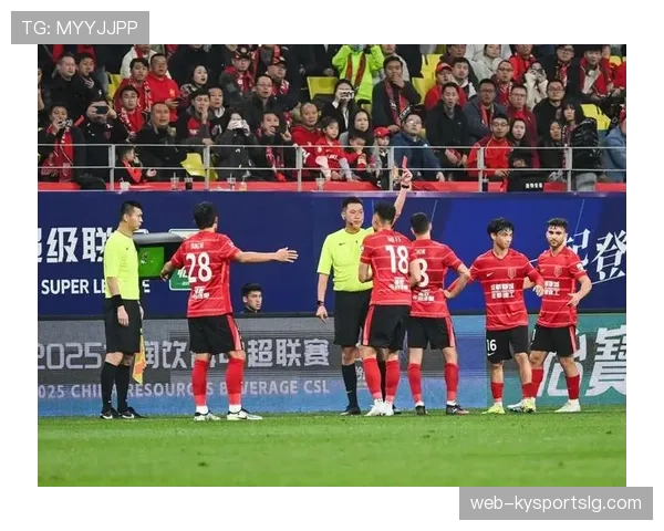 裁判认定严重犯规并判罚直接红牌的关键条件